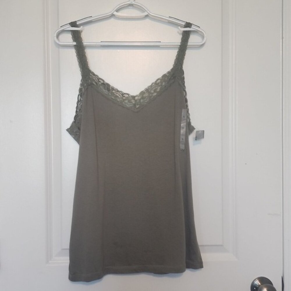 Old Navy camisole with lace size XL